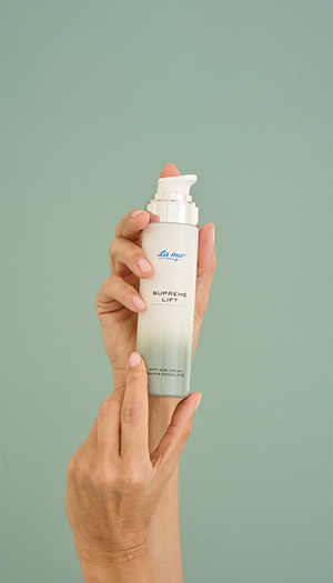 Jetzt straffende Dekolleté Creme entdecken und Sofort-Effekt spüren!