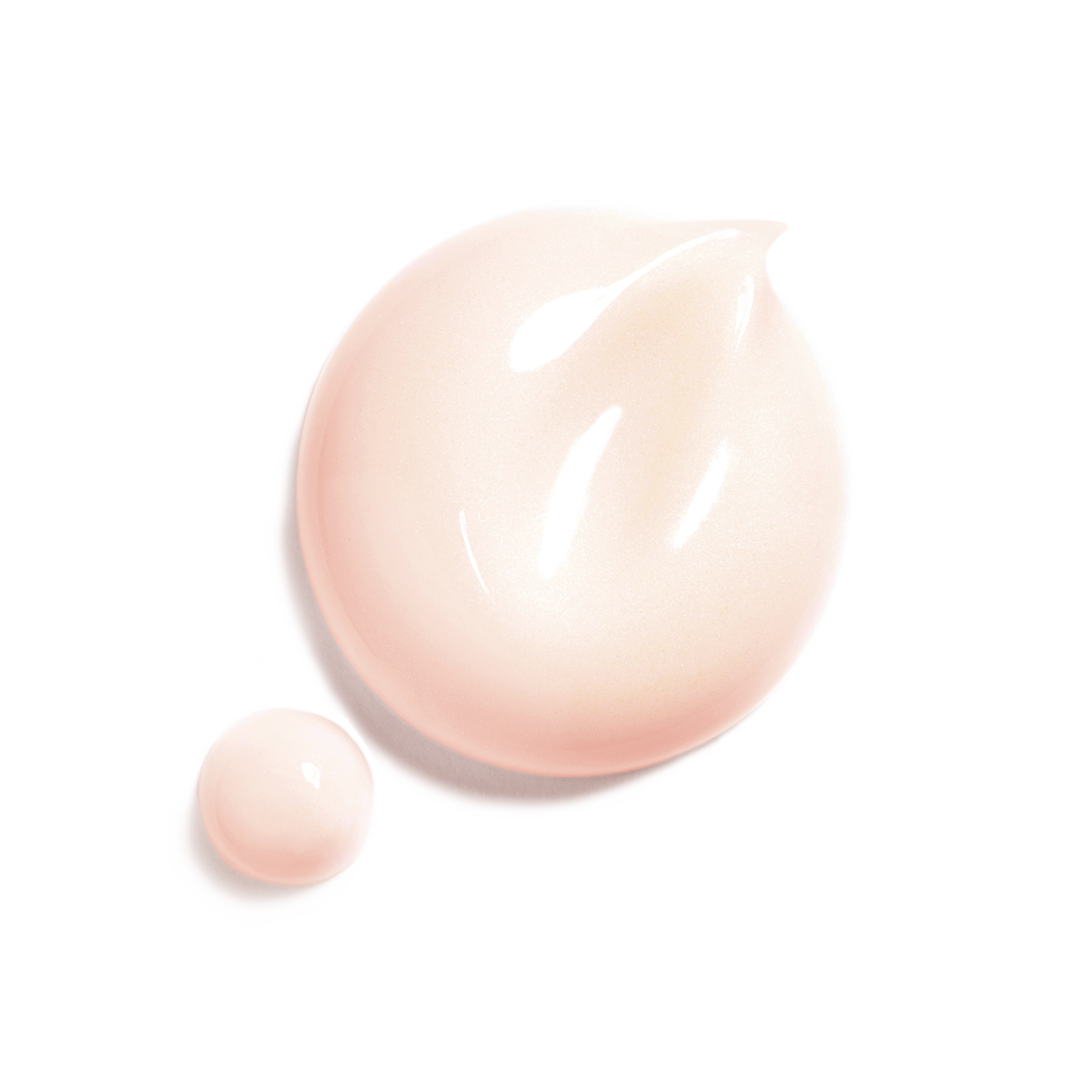 Produktfreisteller des La mer Ultra Booster Premium Effect Augenserums für die Augenpartie in hochwertigem Pumpspender.