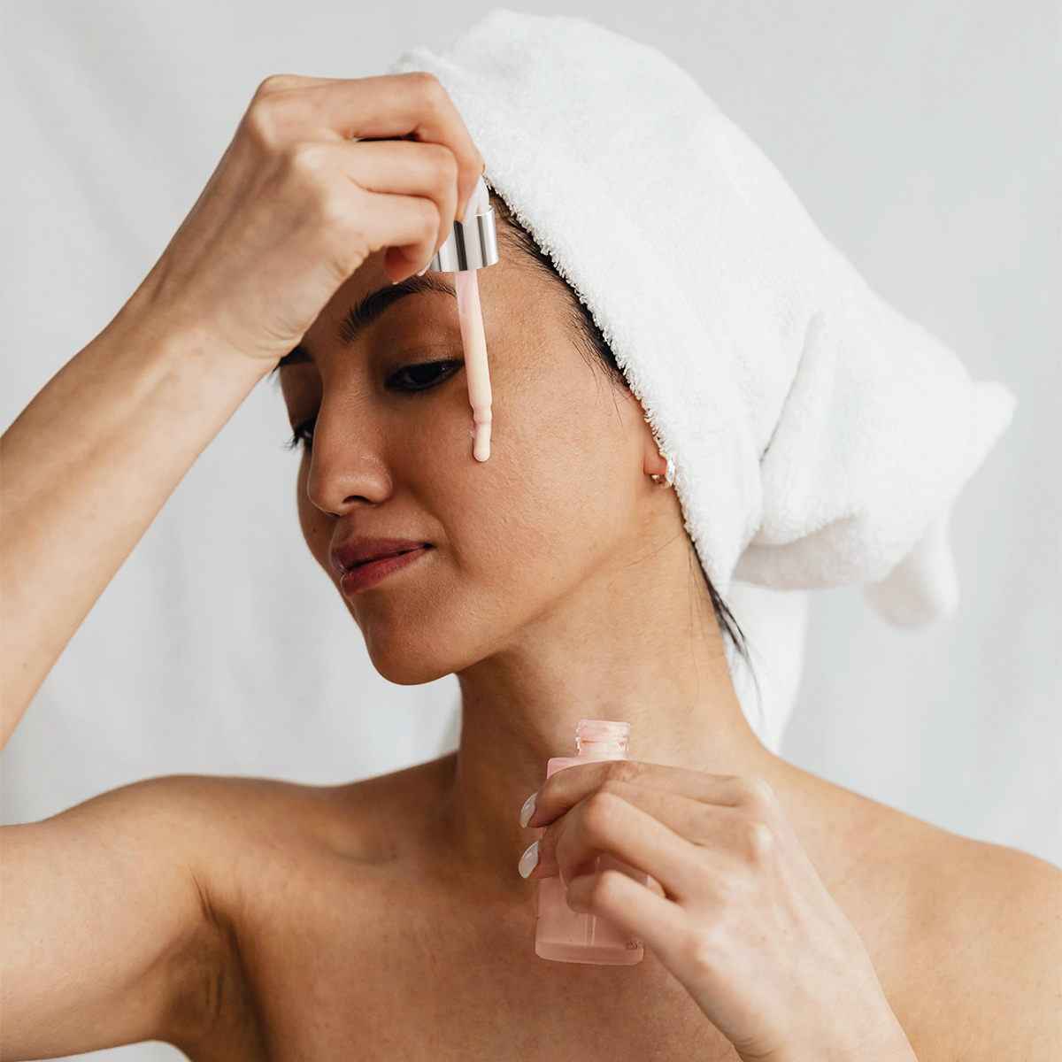 ✨ NEU: Ceramide Serum ✨
Entdecke unser neues Ceramide Serum – die perfekte Pflege für gestresste, trockene oder empfindliche Haut. Die wertvolle Kombination aus drei verschiedenen Ceramiden, Squalan und Astaxanthin stärkt die Hautschutzbarriere, spendet nachhaltig Feuchtigkeit und schenkt ein geschmeidiges, ebenmäßiges Hautgefühl.

🌊 Für ein sichtbar gesundes, gestärktes Hautbild – Tag für Tag.
🌿 Parfumfrei. Dermatologisch getestet. Made in Germany.

#lamercosmetics #noanimaltesting #meeresschlick #madeingermany #cleanbeauty #Skincare #Hautpflege #ceramide #ceramideserum