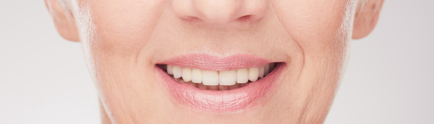Lippenfalten glätten: Effektive Pflege gegen Plisseefalten und Barcodefalten